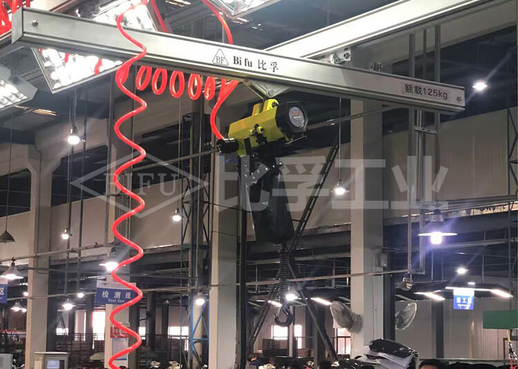 摩托車發動機氣動葫蘆案例
