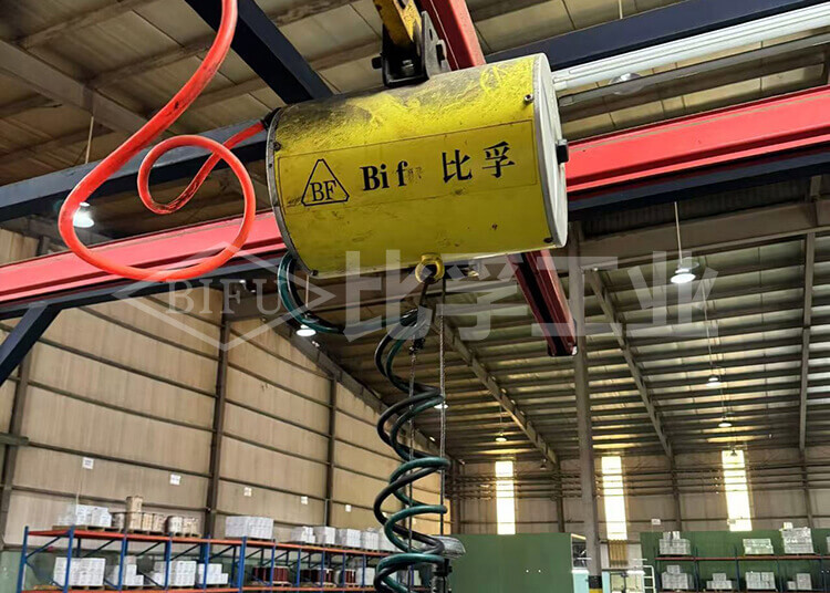 電線電纜上下線氣動平衡吊案例